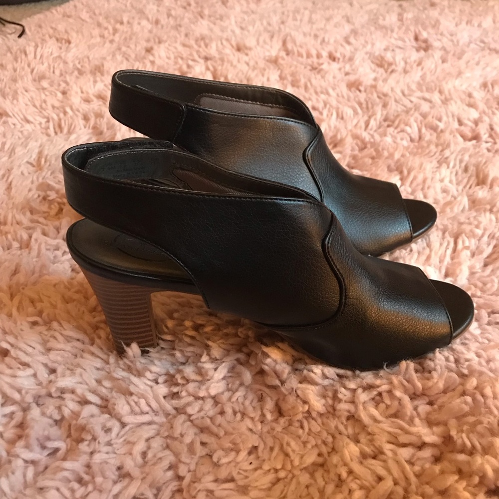 Peep toe heels